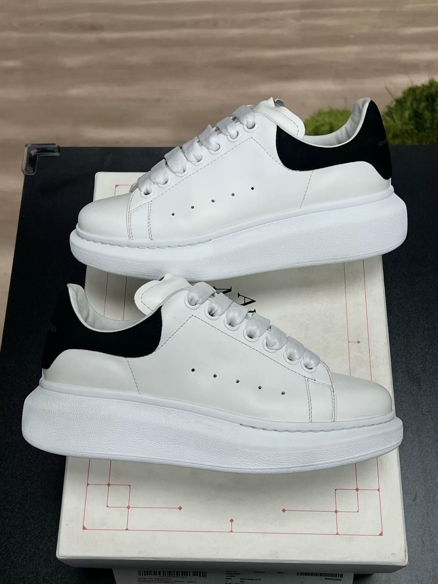 Alexander McQueen Alexander McQueen Black Shoes Low Top Size US 5 / EU 37 - 4 Thumbnail