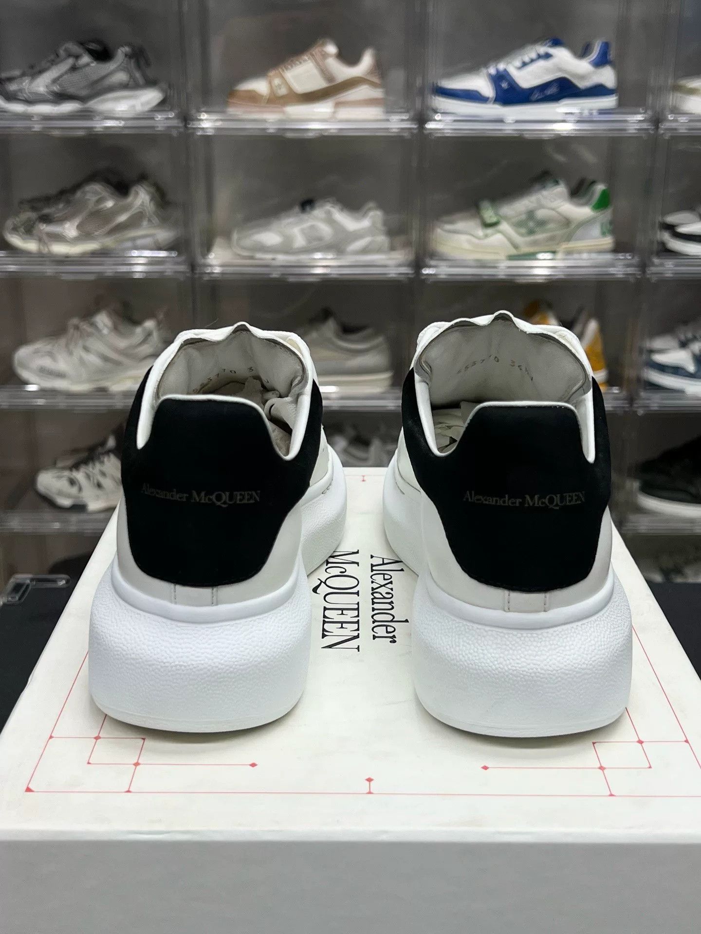Alexander McQueen Alexander McQueen Black Shoes Low Top Size US 5 / EU 37 - 6 Thumbnail