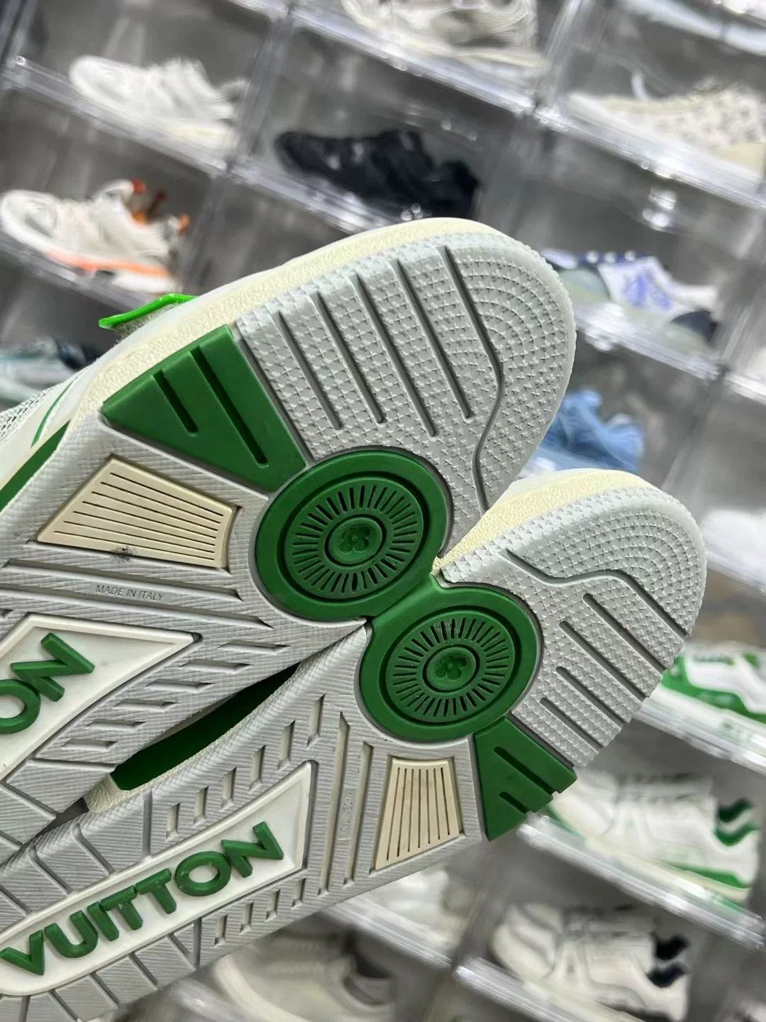 Louis Vuitton Louis Vuitton Green Velcro Designer Size US S / EU 44-46 / 1 - 9 Thumbnail