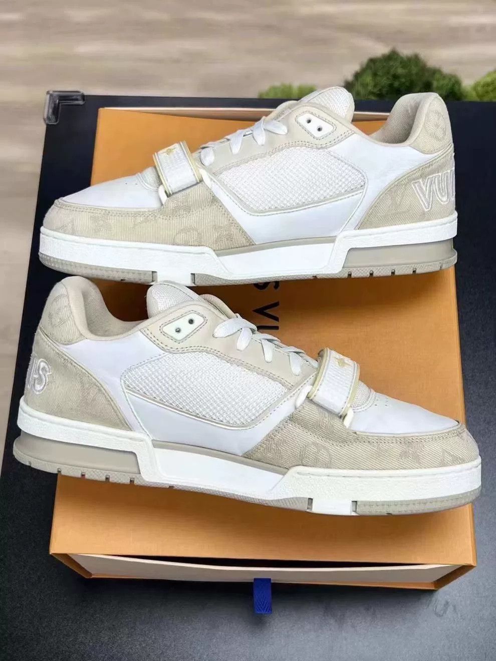 Louis Vuitton Louis Vuitton Beige Velcro Designer Size US S / EU 44-46 / 1 - 6 Thumbnail