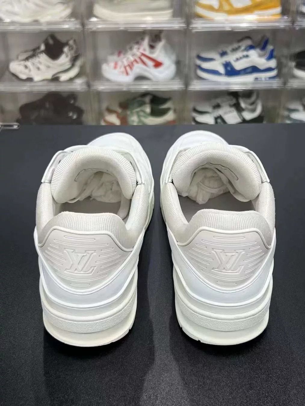 Louis Vuitton Louis Vuitton White Shoes Low Top Size US 10 / EU 43 - 7 Thumbnail