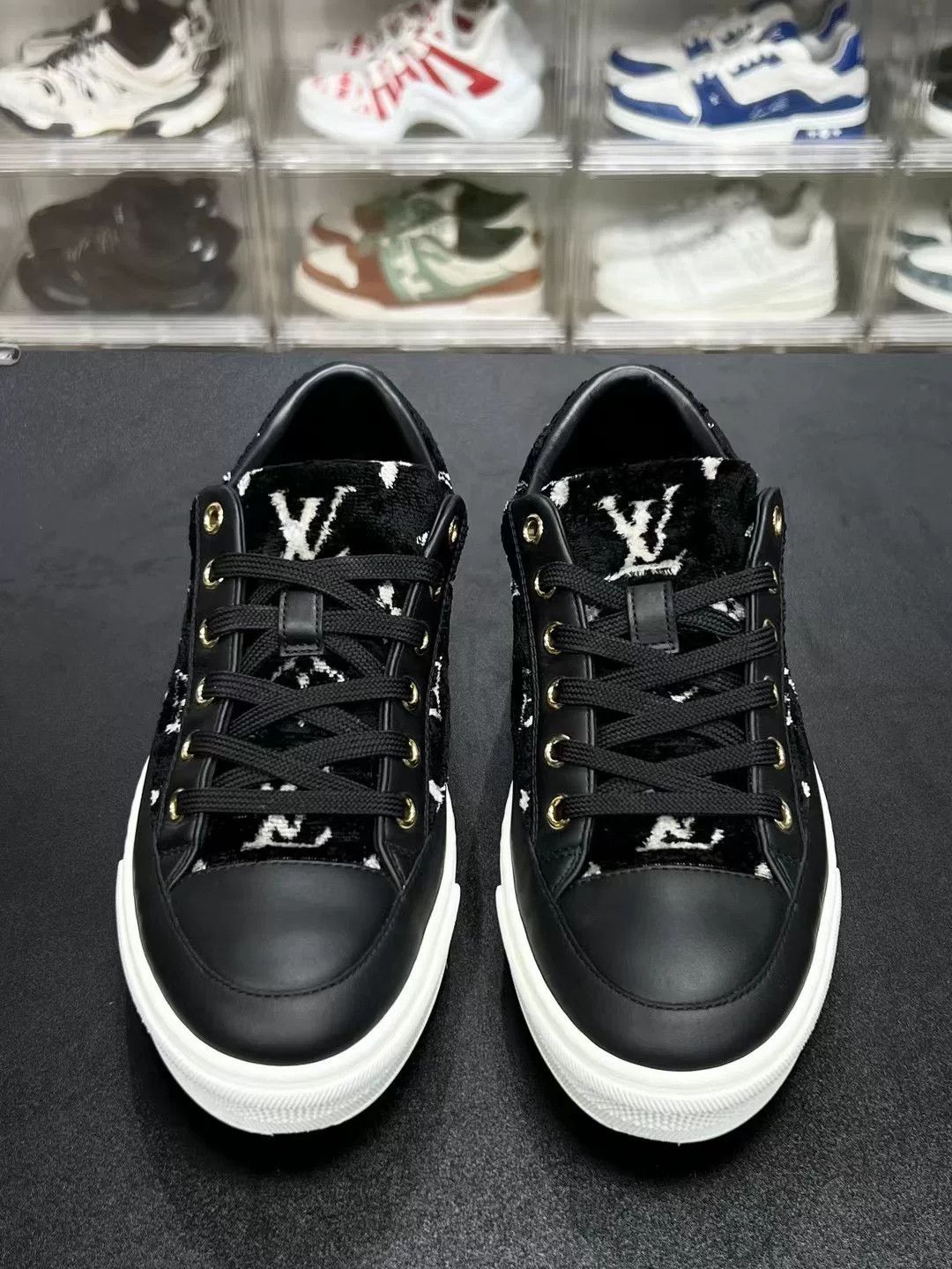 Louis Vuitton Louis Vuitton Black Shoes Low Top Size US 5 / IT 35 - 2 Thumbnail