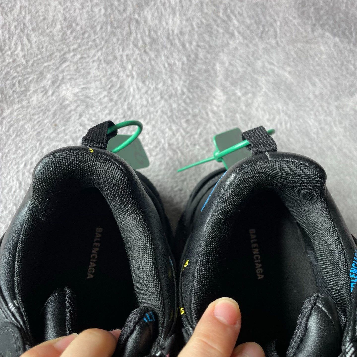 Balenciaga Balenciaga Black Lowtop Sneakers S Men Size US 10 / EU 43 - 9 Thumbnail