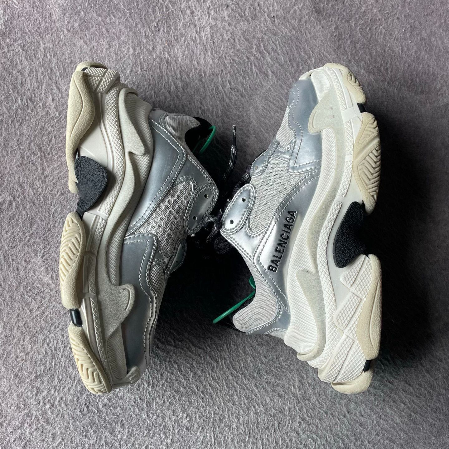 Balenciaga Balenciaga Silver Lowtop Sneakers S Women Size US 6 / IT 36 - 8 Thumbnail