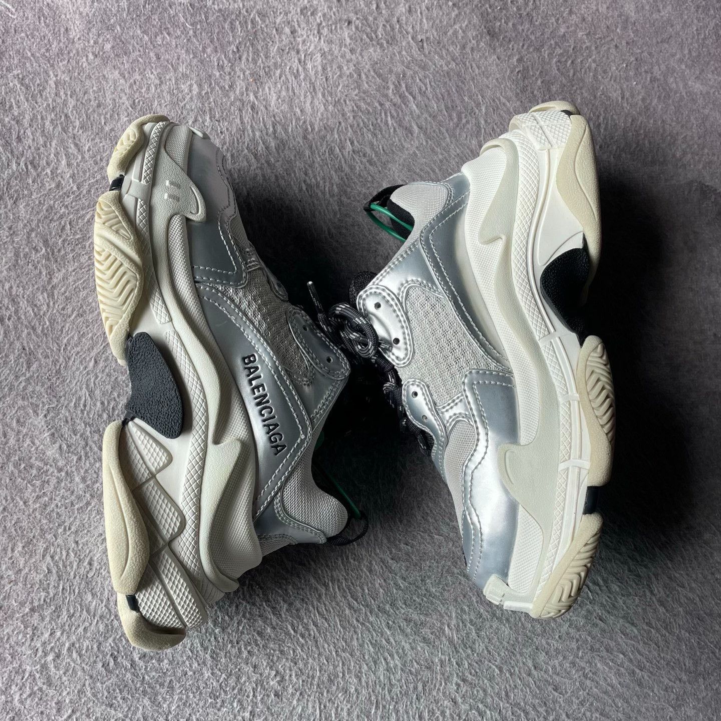 Balenciaga Balenciaga Silver Lowtop Sneakers S Women Size US 6 / IT 36 - 7 Thumbnail