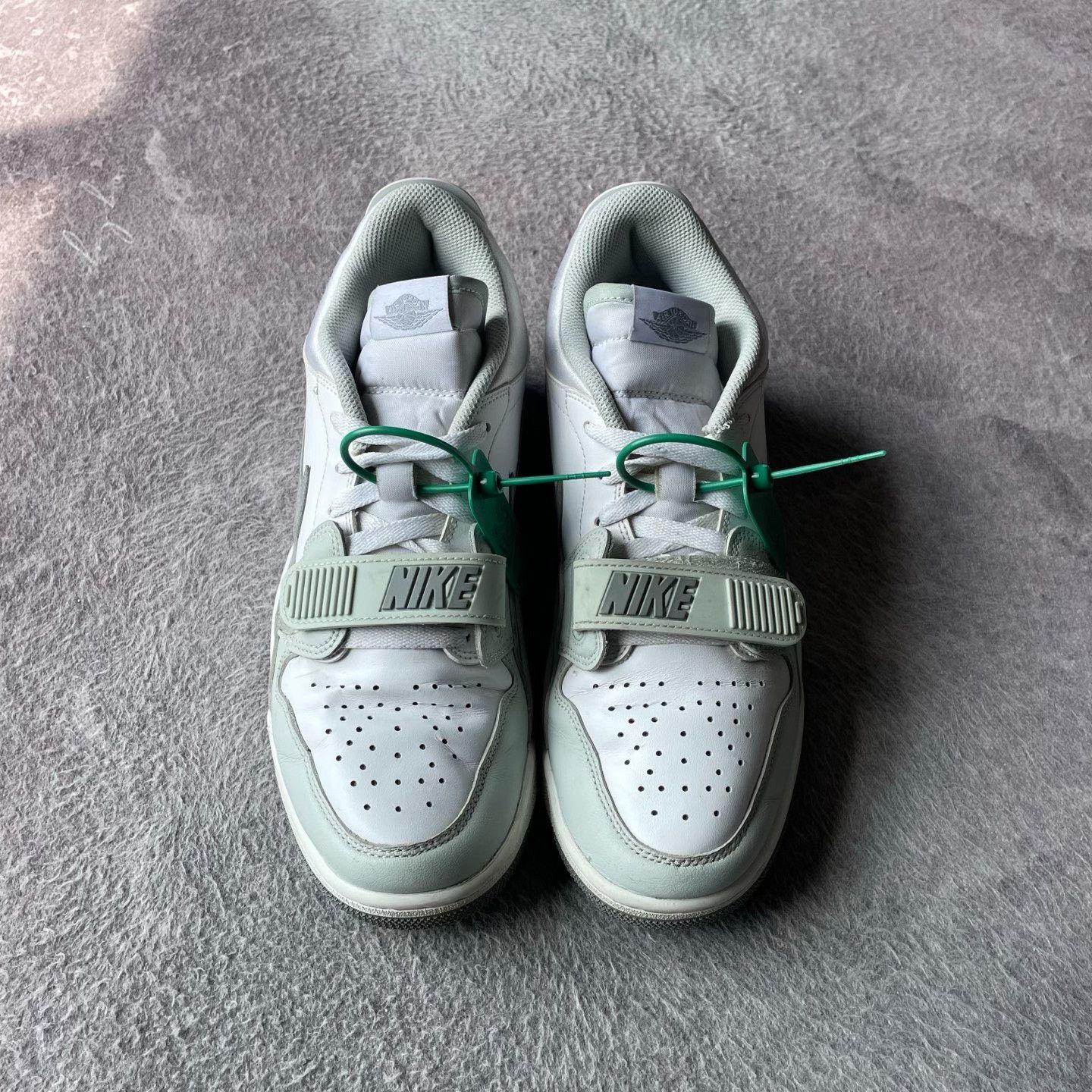 Nike Nike White Lowtop Sneakers 42 Men Size US 9 / EU 42 - 2 Thumbnail