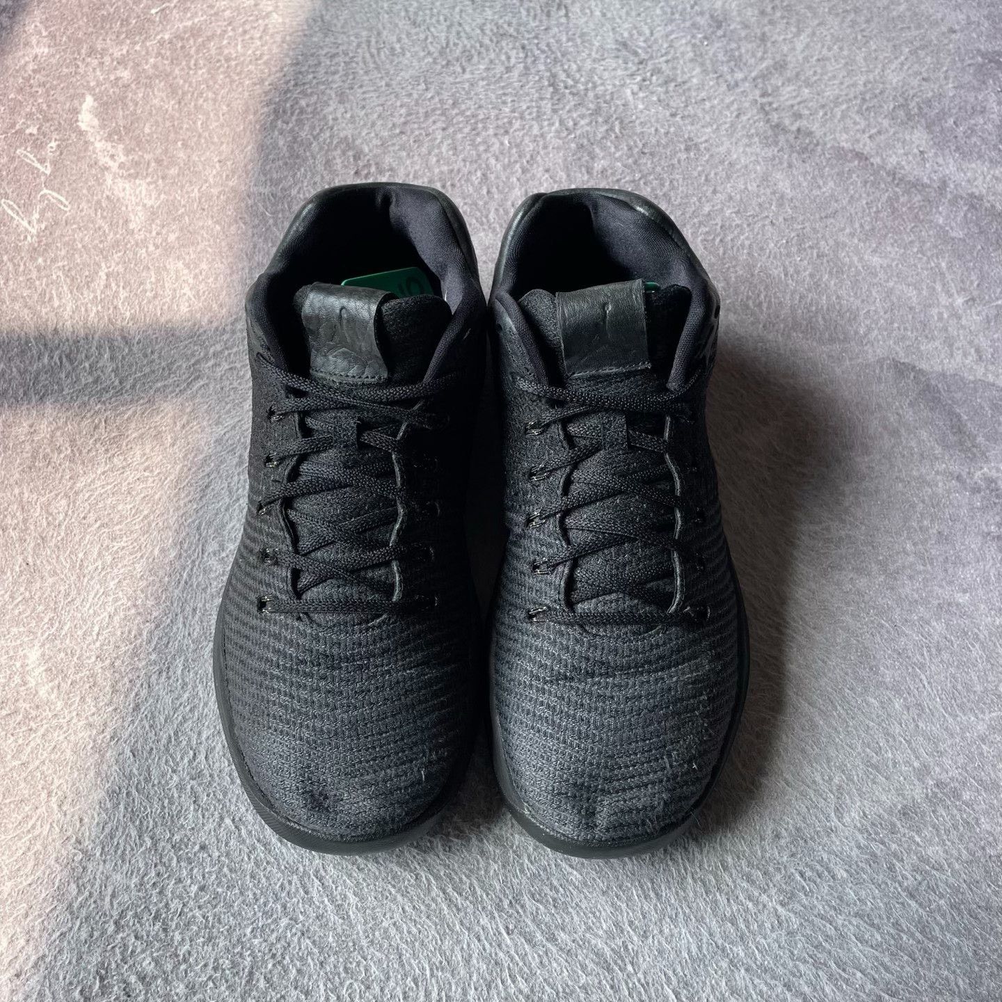 Nike Nike Black Lowtop Sneakers 31 Men Size US 5 / EU 37 - 2 Thumbnail