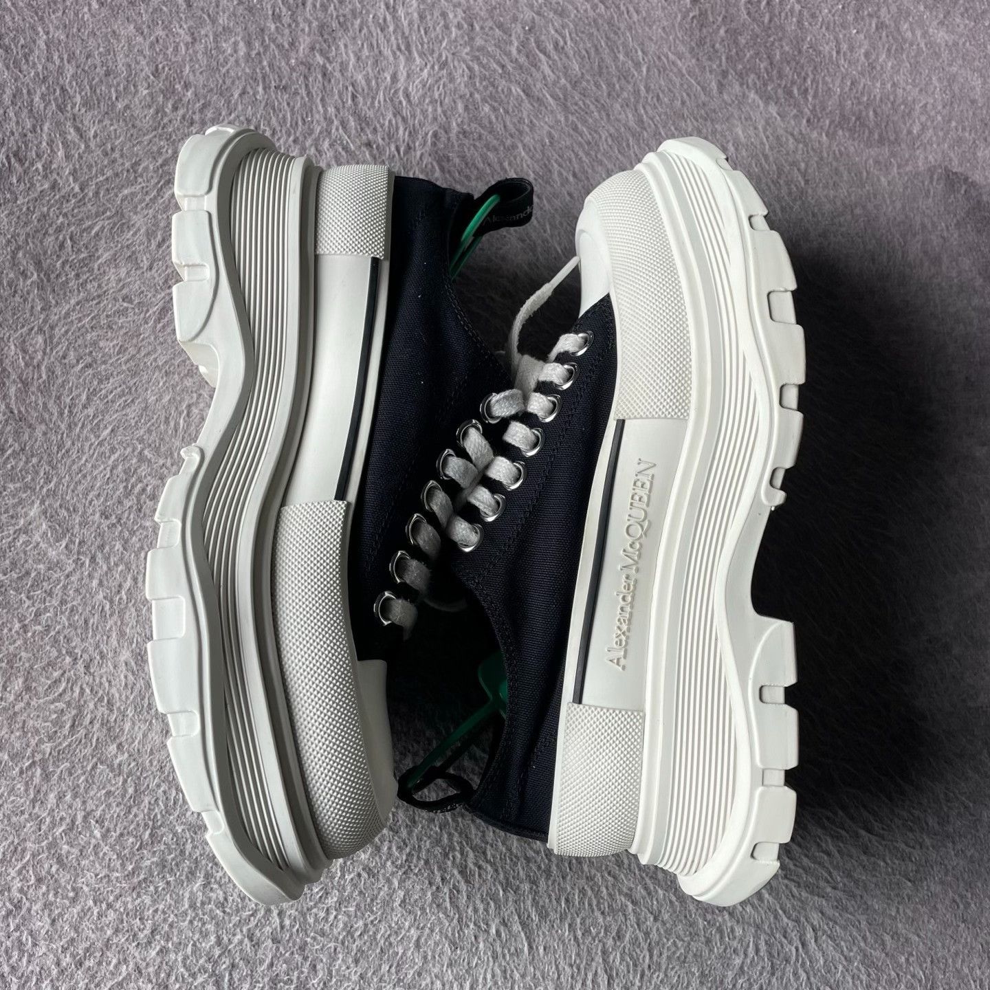 Alexander McQueen Alexander McQueen White Hitop Sneakers 38 Men Size US 6 / EU 39 - 7 Thumbnail