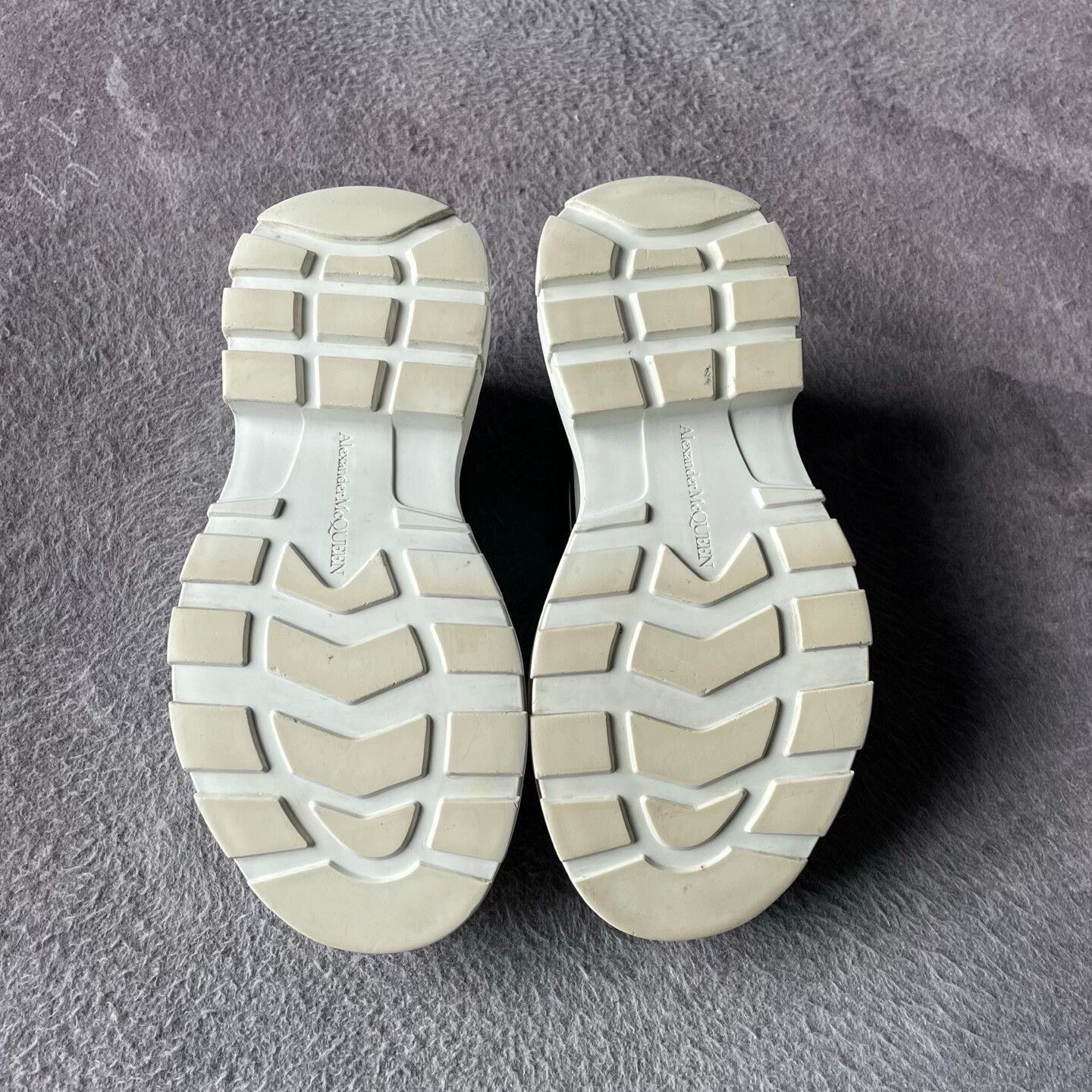 Alexander McQueen Alexander McQueen White Hitop Sneakers 38 Men Size US 6 / EU 39 - 4 Thumbnail