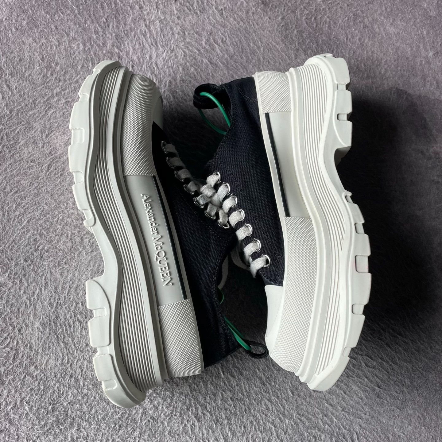 Alexander McQueen Alexander McQueen White Hitop Sneakers 38 Men Size US 6 / EU 39 - 6 Thumbnail