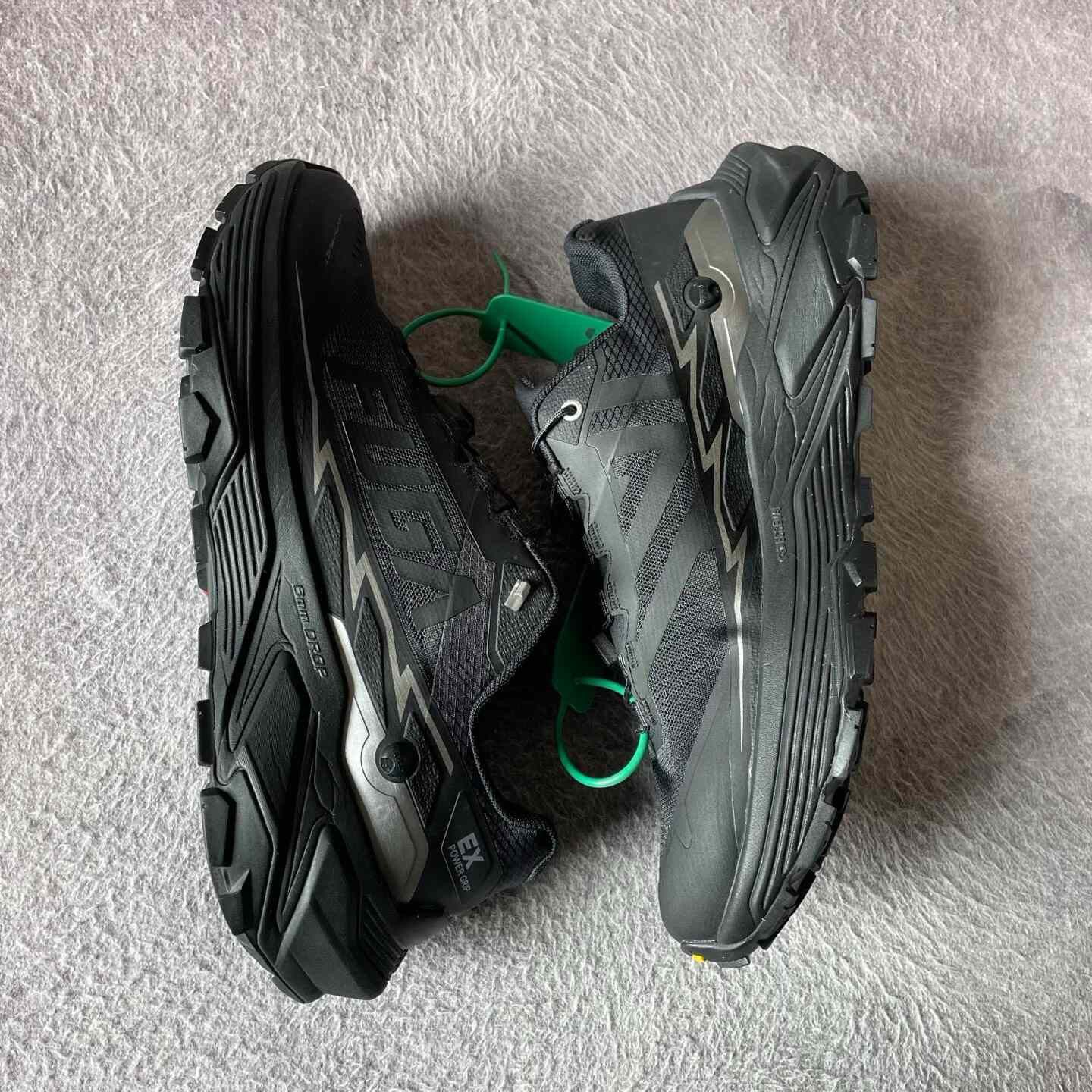 Yeezy Yeezy Black Lowtop Sneakers 42 Men Size US 9 / EU 42 - 7 Thumbnail
