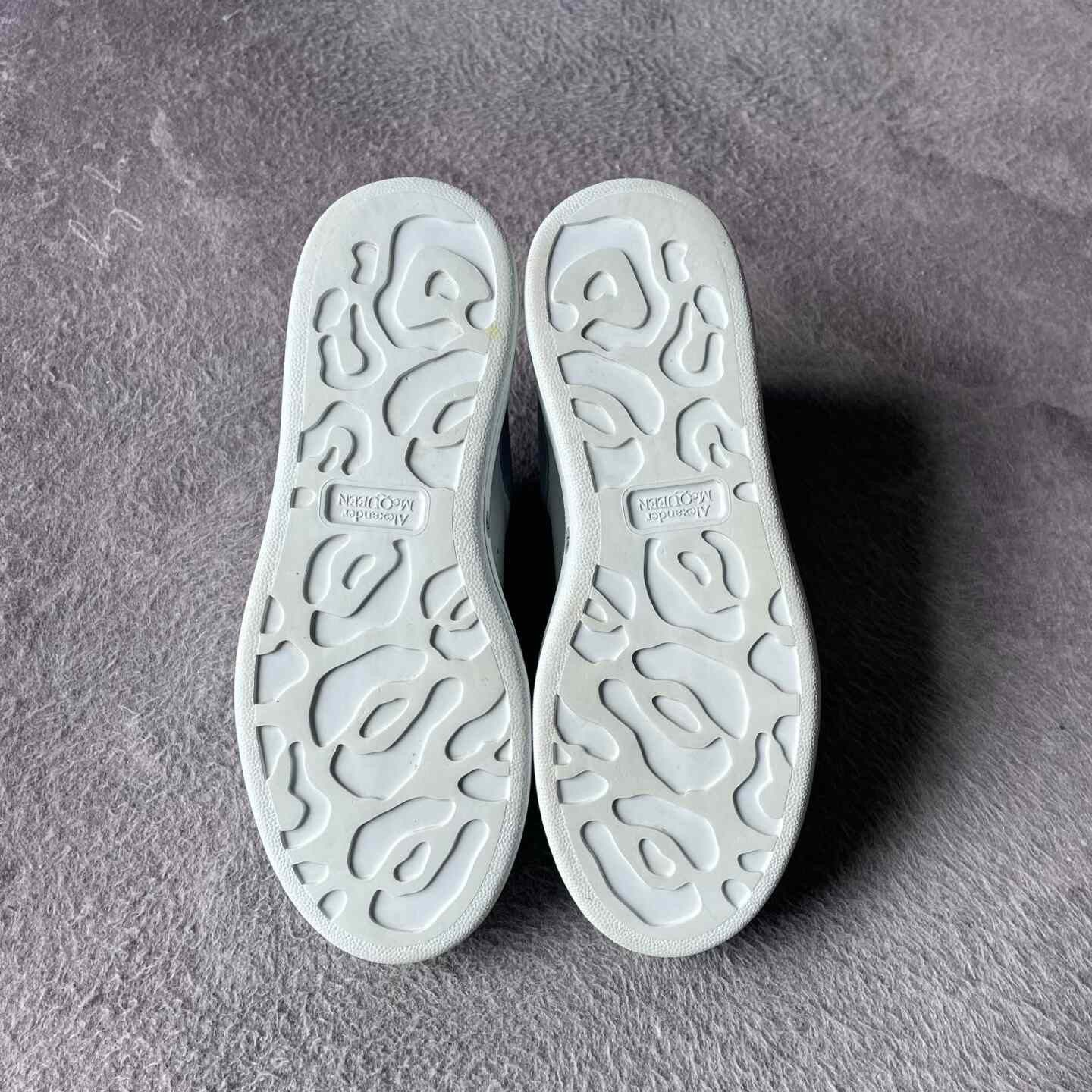Alexander McQueen Alexander McQueen White Lowtop Sneakers 37 Women Size US 6.5 / IT 36.5 - 4 Thumbnail