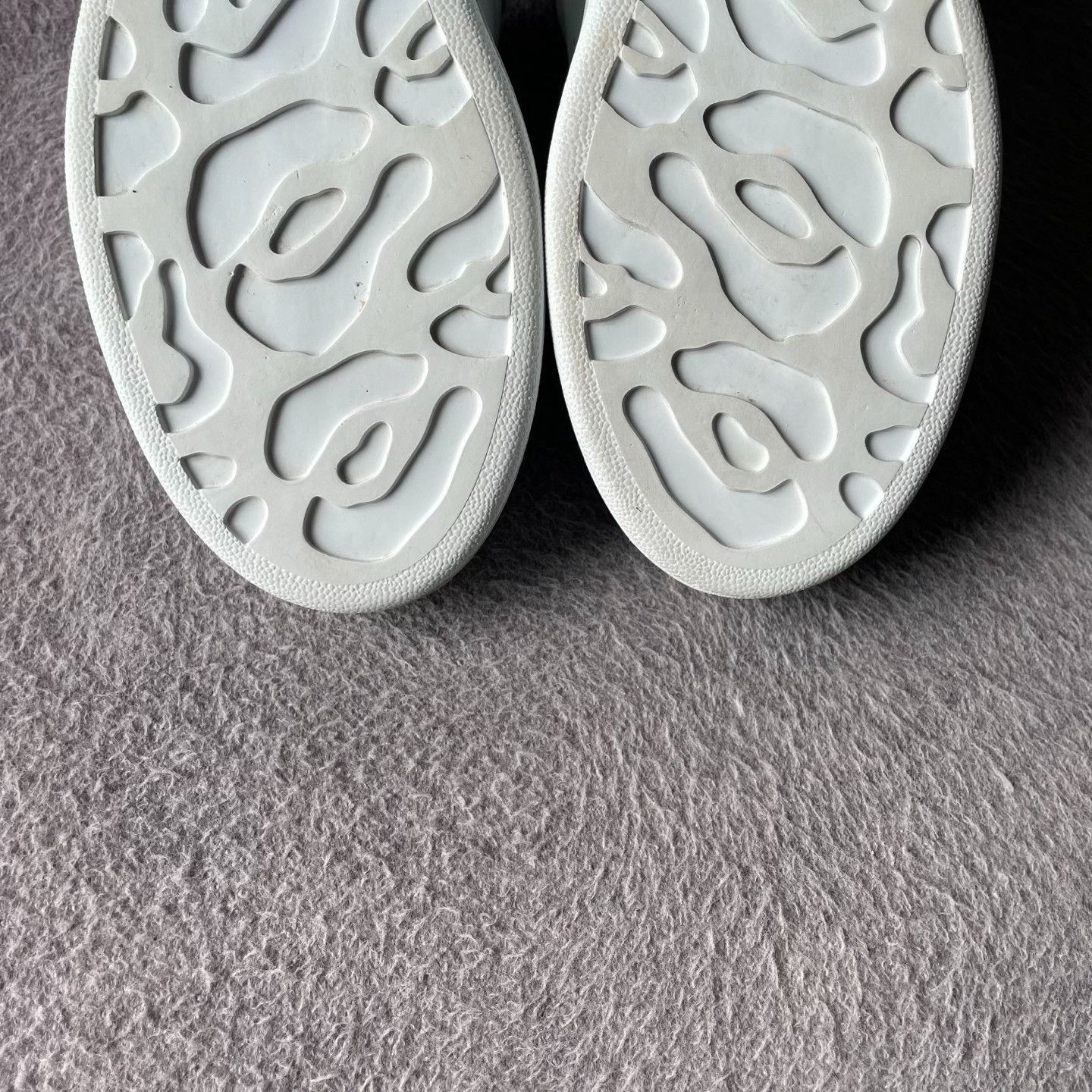 Alexander McQueen Alexander McQueen White Lowtop Sneakers 37 Women Size US 6.5 / IT 36.5 - 6 Thumbnail