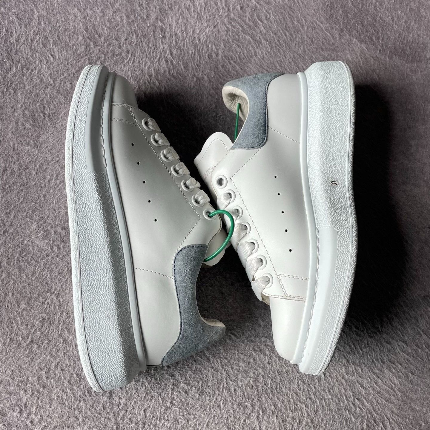 Alexander McQueen Alexander McQueen White Lowtop Sneakers 37 Women Size US 6.5 / IT 36.5 - 8 Thumbnail