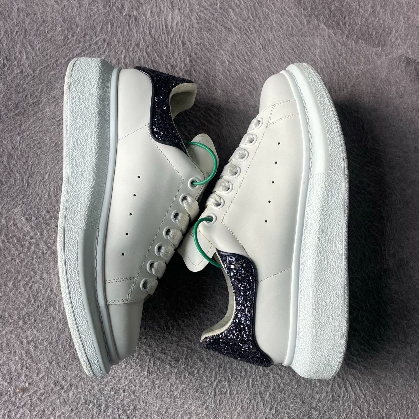 Alexander McQueen Alexander McQueen Blue Lowtop Sneakers 39 Women Size US 8.5 / IT 38.5 - 7 Thumbnail