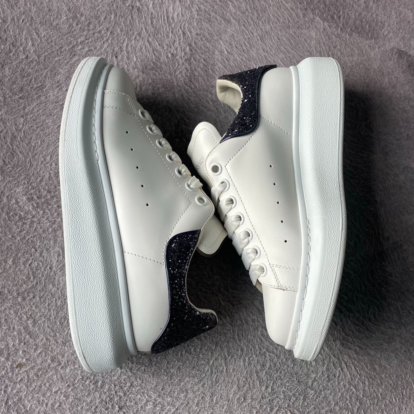 Alexander McQueen Alexander McQueen Blue Lowtop Sneakers 39 Women Size US 8.5 / IT 38.5 - 6 Thumbnail
