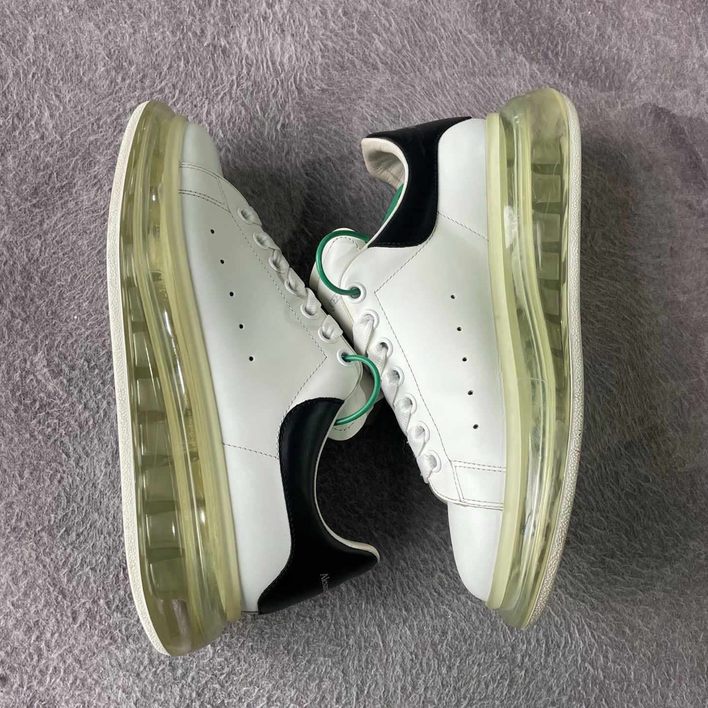Alexander McQueen Alexander McQueen White Lowtop Sneakers 41 Men Size US 8.5 / EU 41-42 - 6 Thumbnail