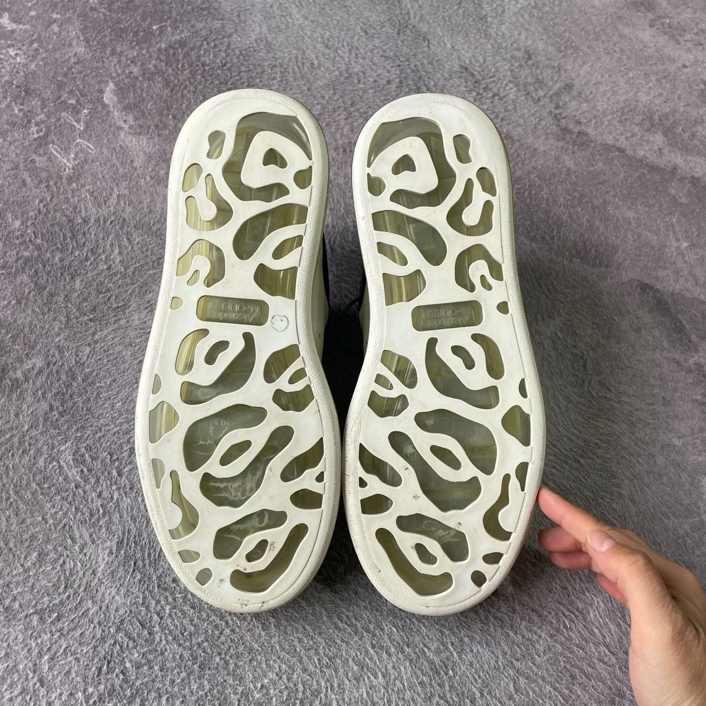 Alexander McQueen Alexander McQueen White Lowtop Sneakers 41 Men Size US 8.5 / EU 41-42 - 4 Thumbnail