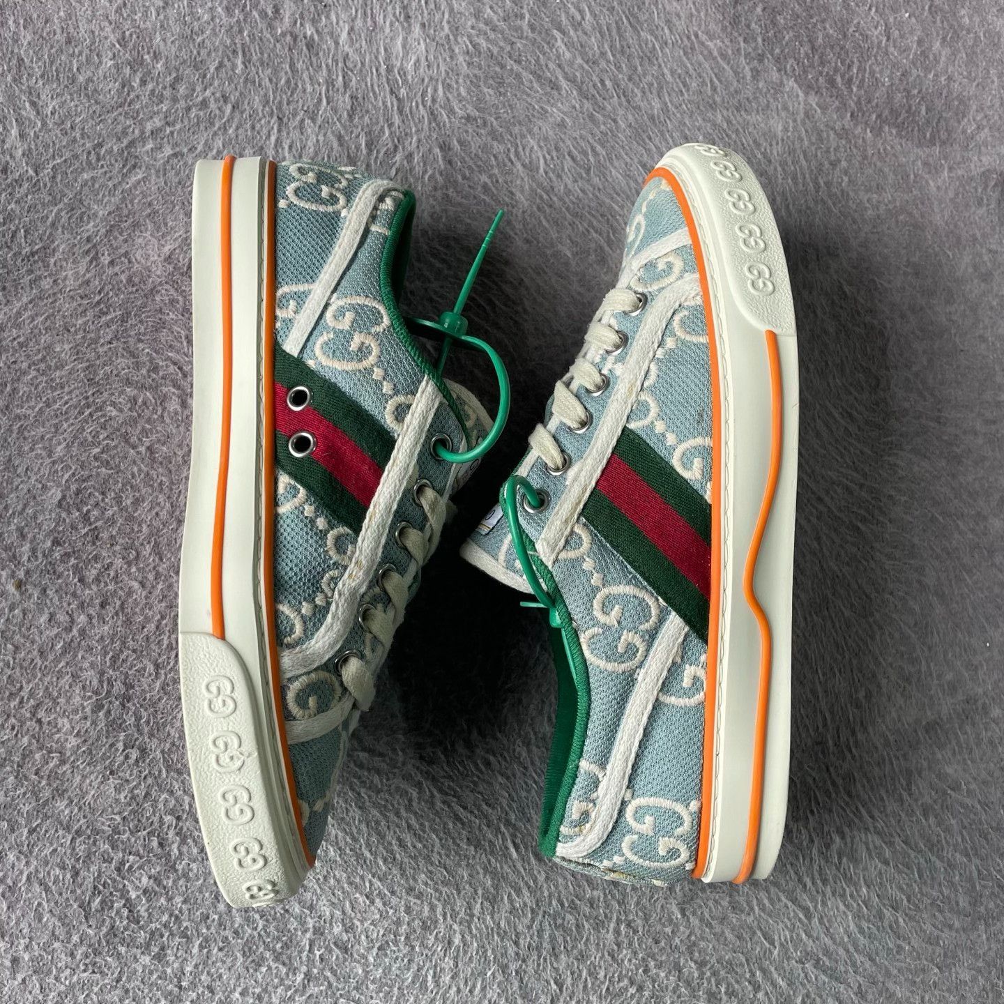 Gucci Gucci Blue Lowtop Sneakers 37 Women Size US 6.5 / IT 36.5 - 8 Thumbnail