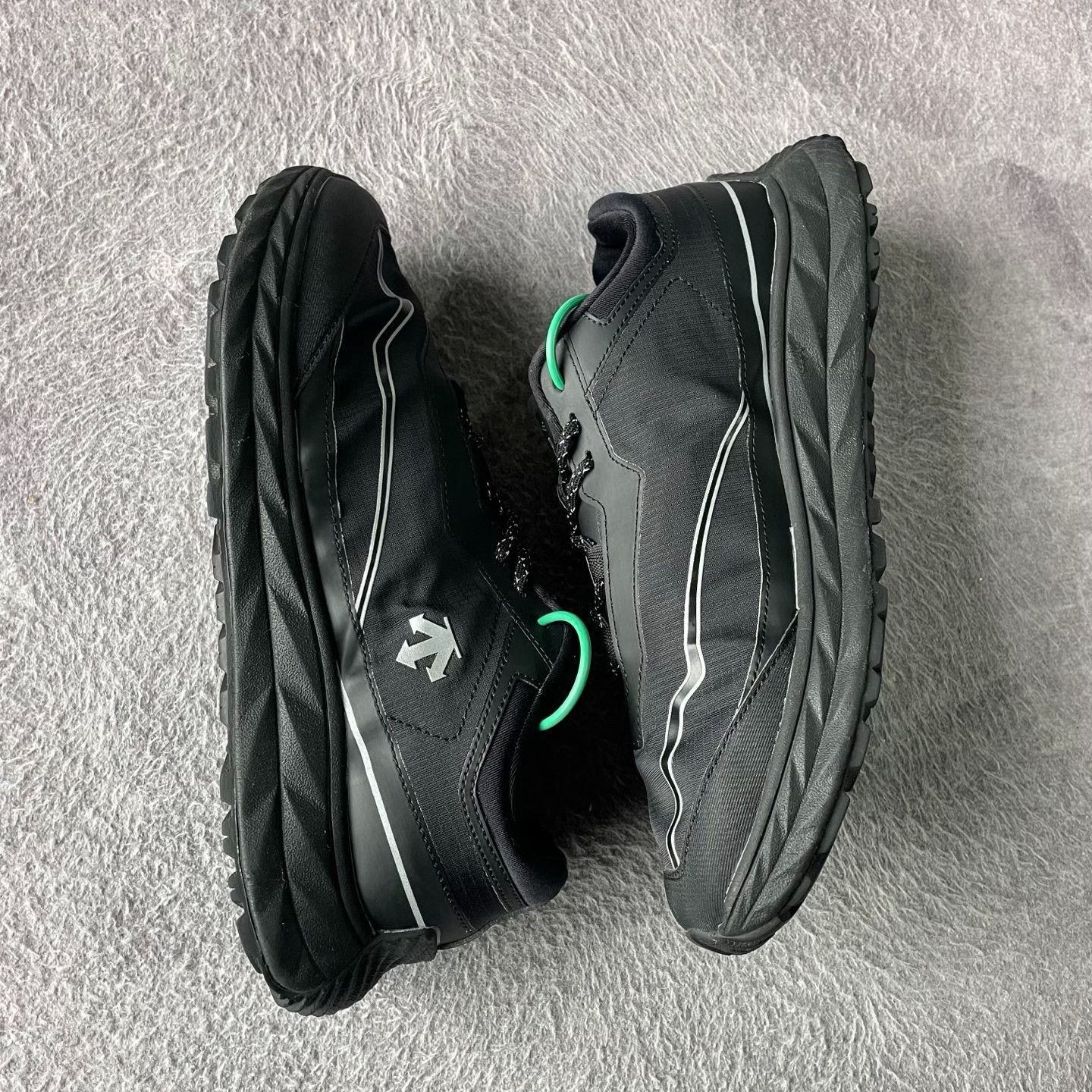 Descente Descente Black Lowtop Sneakers 41 Men Size US 8.5 / EU 41-42 - 7 Thumbnail