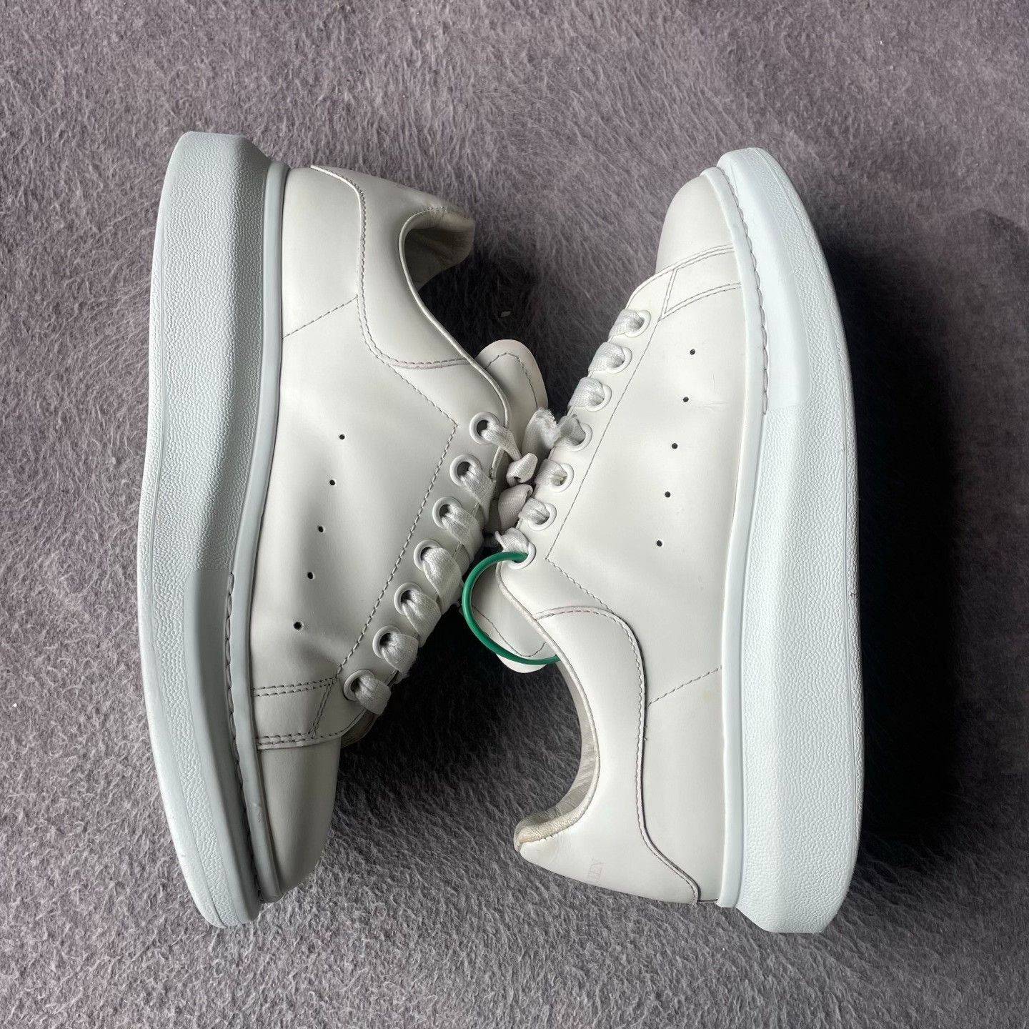 Alexander McQueen Alexander McQueen White Lowtop Sneakers 41 Men Size US 8.5 / EU 41-42 - 7 Thumbnail