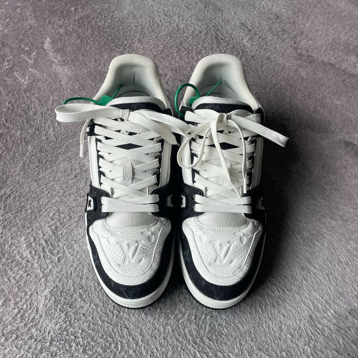 Louis Vuitton Louis Vuitton Training Black Lowtop Sneakers 40 Men Size US 7.5 / EU 40-41 - 2 Thumbnail