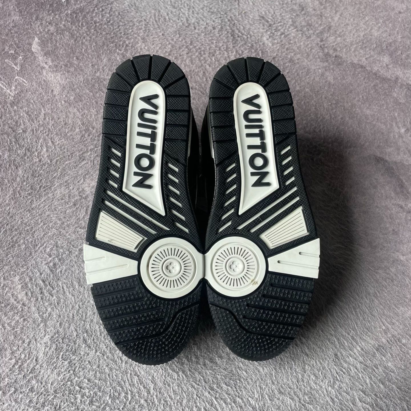 Louis Vuitton Louis Vuitton Training Black Lowtop Sneakers 40 Men Size US 7.5 / EU 40-41 - 4 Thumbnail