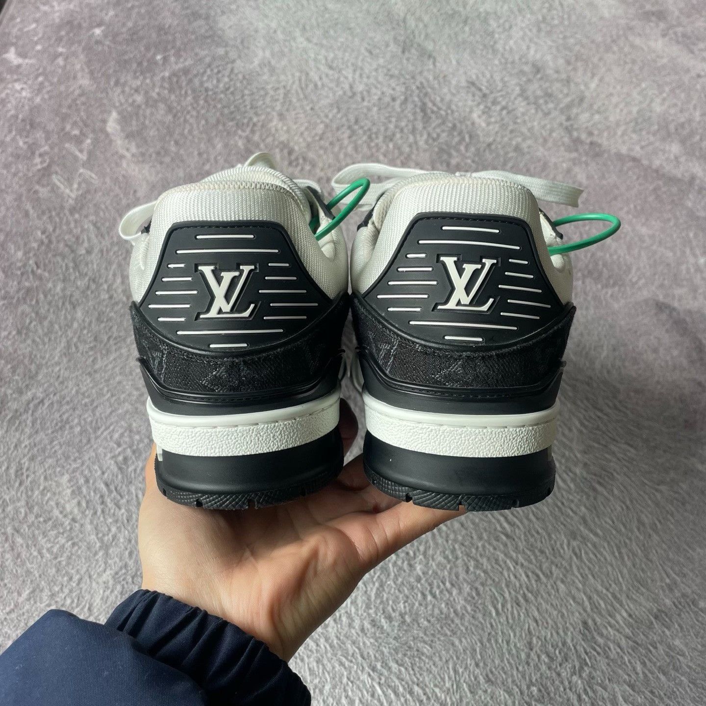 Louis Vuitton Louis Vuitton Training Black Lowtop Sneakers 40 Men Size US 7.5 / EU 40-41 - 3 Thumbnail