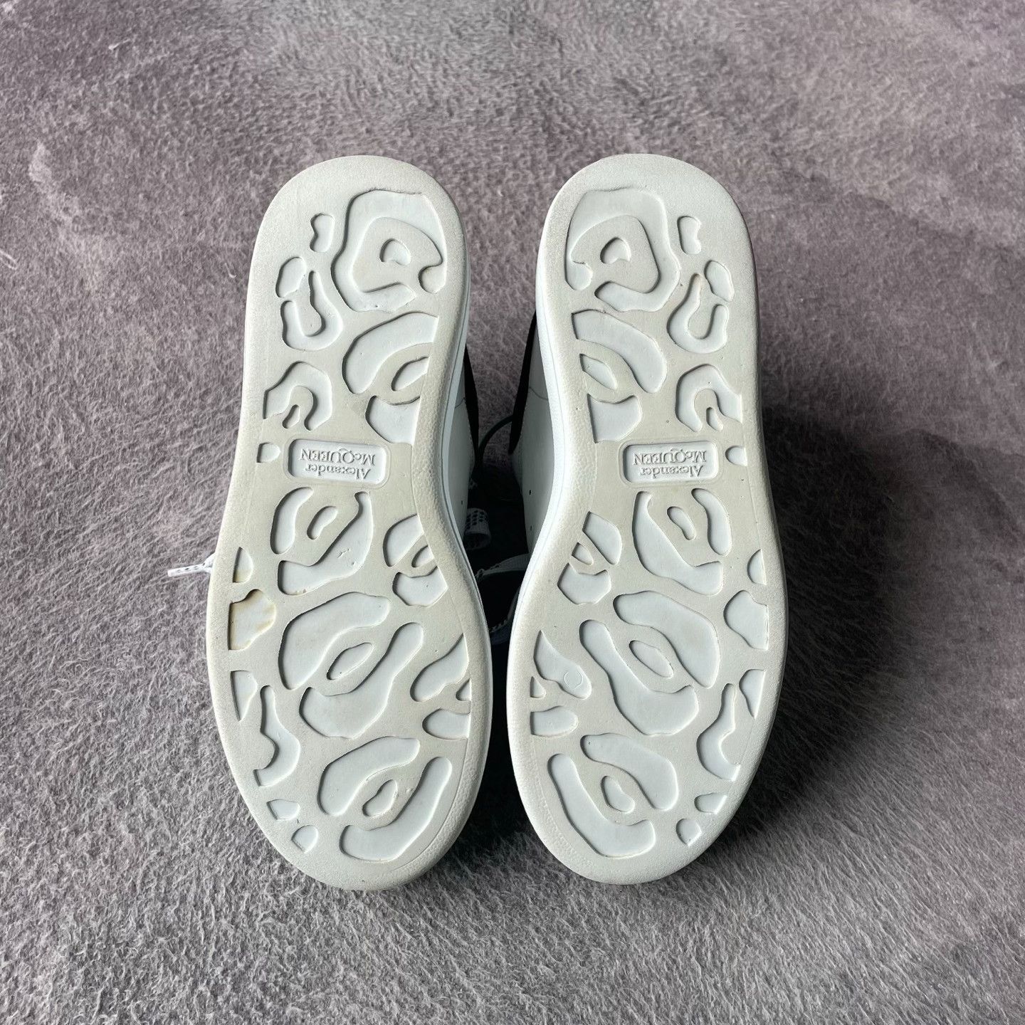 Alexander McQueen Alexander McQueen White Lowtop Sneakers 36 Women Size US 6 / IT 36 - 4 Thumbnail