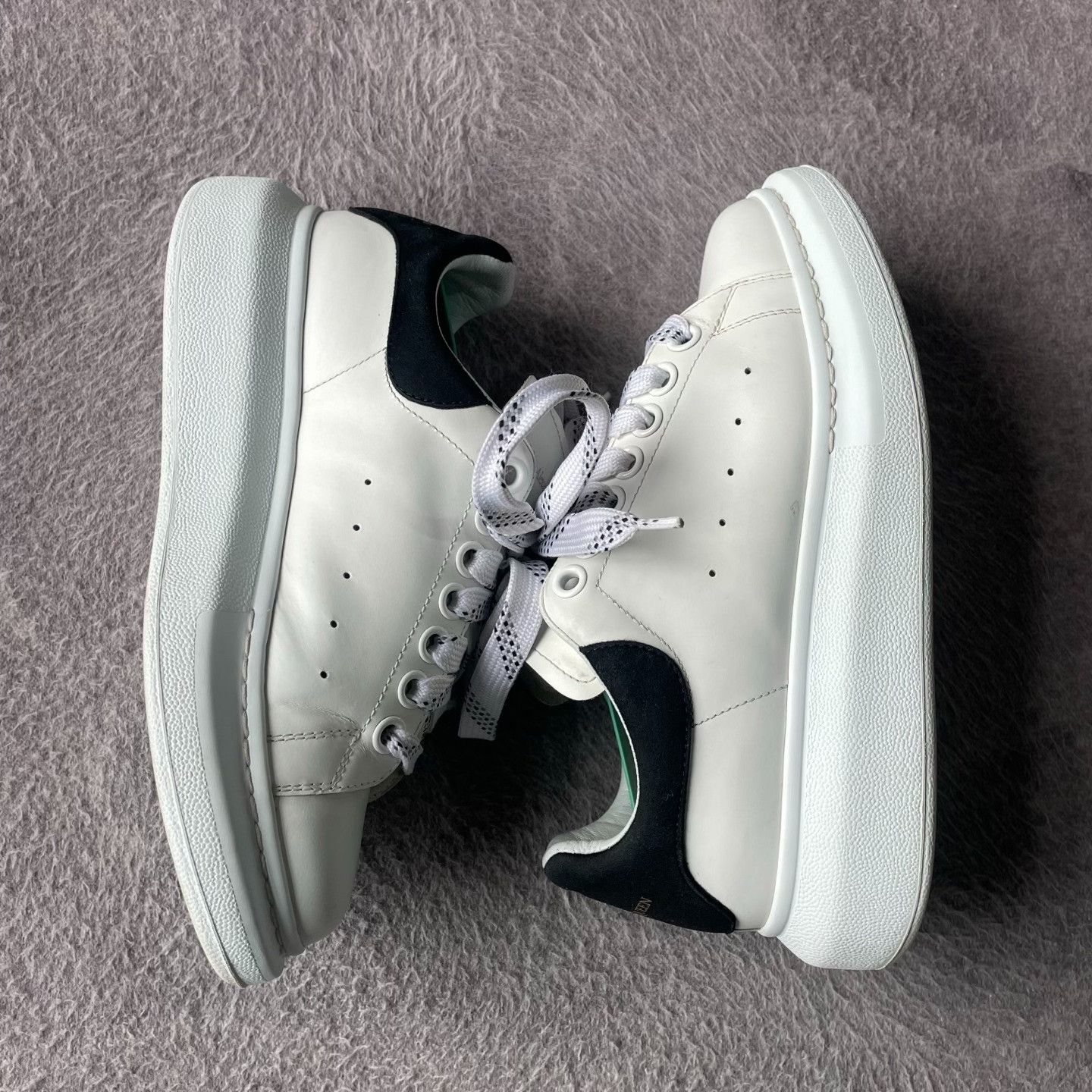 Alexander McQueen Alexander McQueen White Lowtop Sneakers 36 Women Size US 6 / IT 36 - 7 Thumbnail