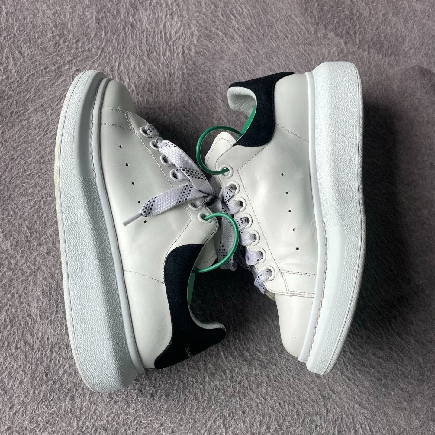 Alexander McQueen Alexander McQueen White Lowtop Sneakers 36 Women Size US 6 / IT 36 - 6 Thumbnail