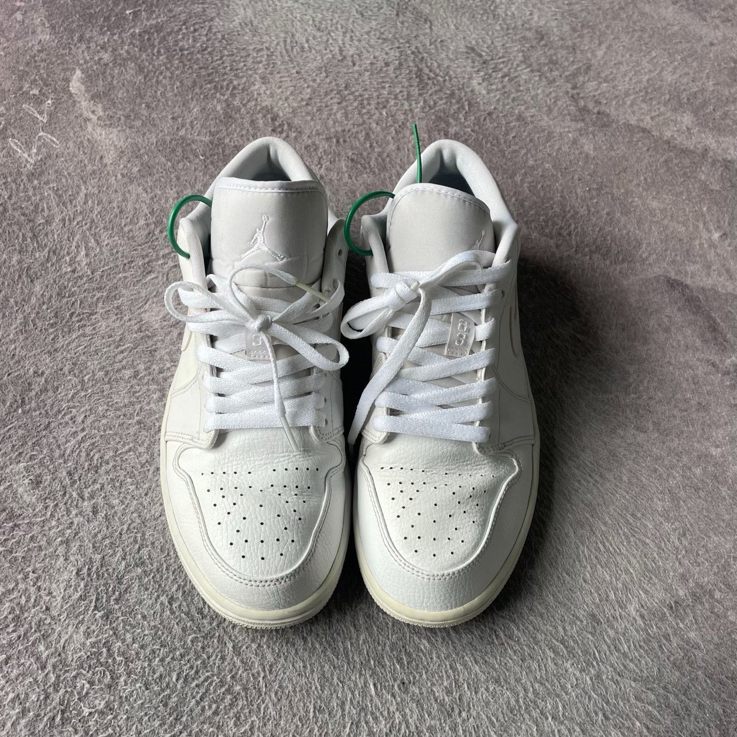 Nike Nike White Lowtop Sneakers 42 Men Size US 9 / EU 42 - 2 Thumbnail