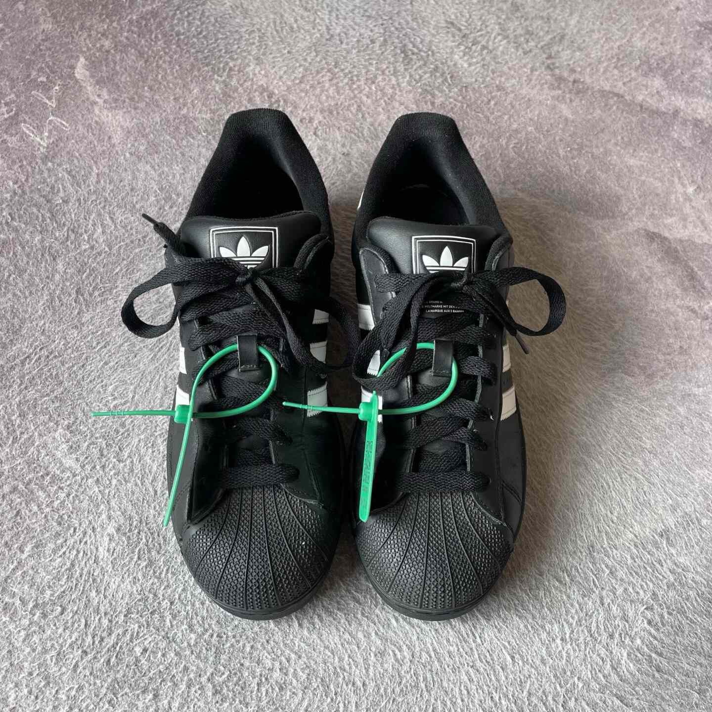 Adidas Adidas Black Lowtop Sneakers 44.5 Men Size US 11 / EU 44 - 2 Thumbnail