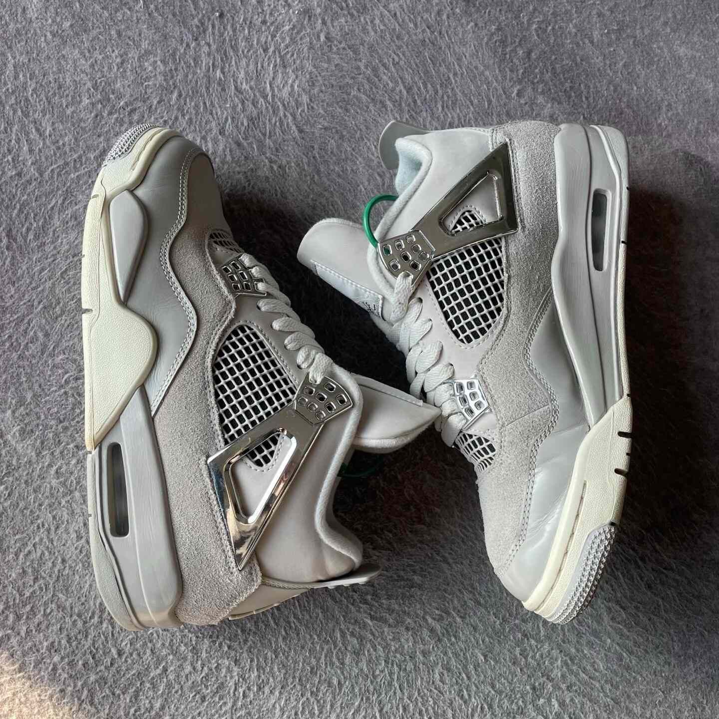 Nike Nike Silver Lowtop Sneakers 38 Men Size US 6 / EU 39 - 7 Thumbnail
