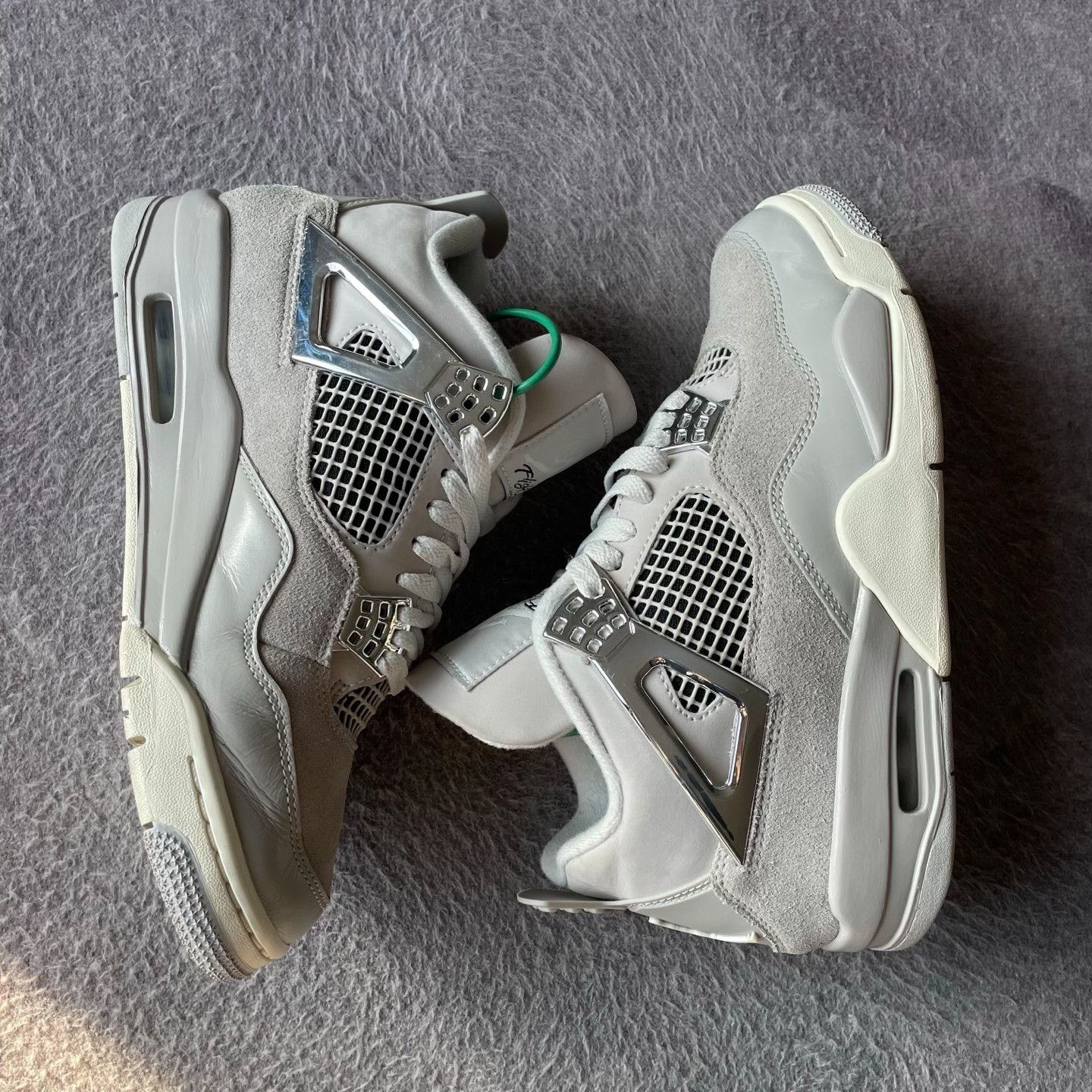 Nike Nike Silver Lowtop Sneakers 38 Men Size US 6 / EU 39 - 8 Thumbnail
