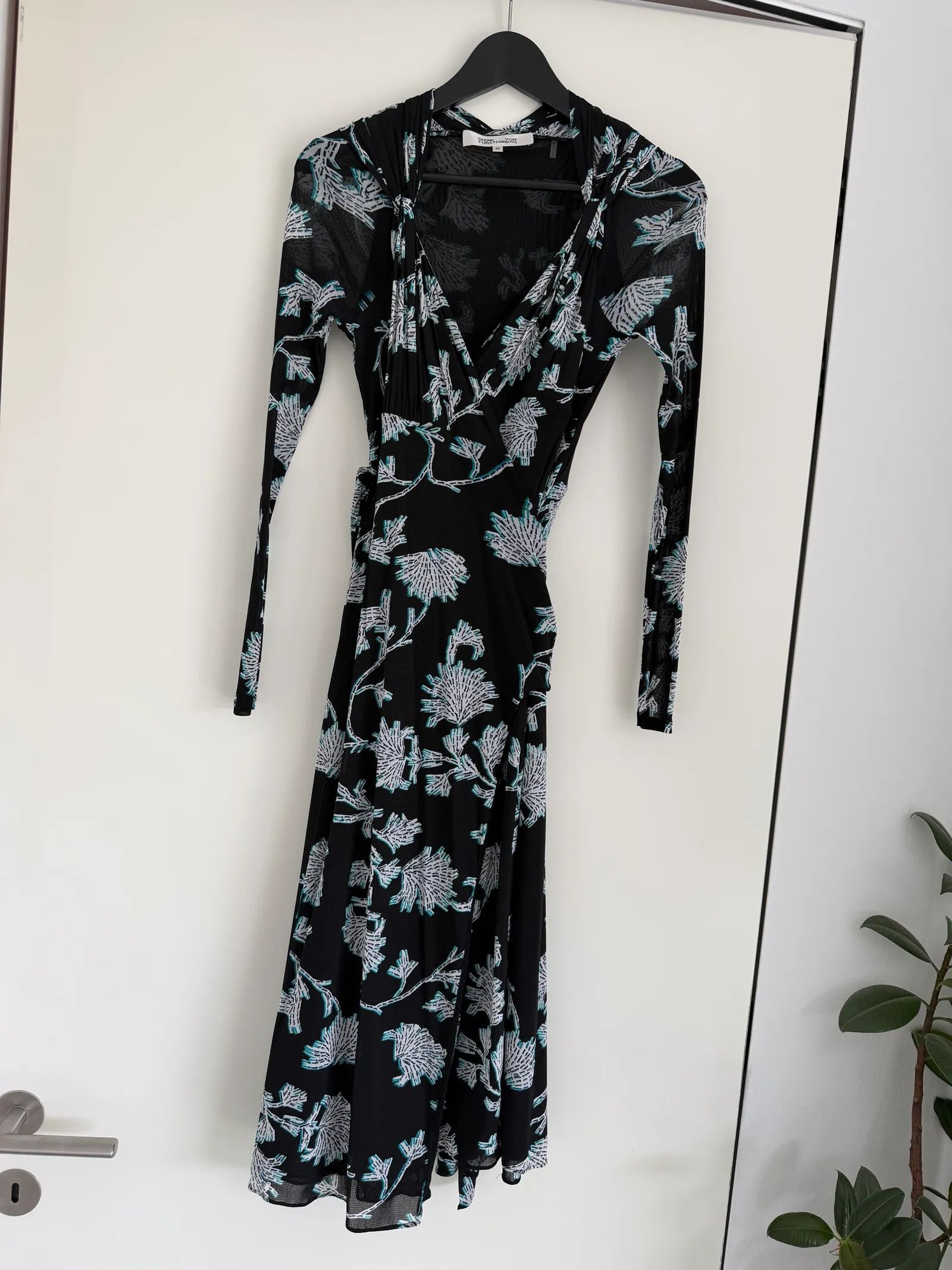Diane von Furstenberg Diane von Furstenberg Dress Size XS / US 0-2 / IT 36-38 - 7 Thumbnail