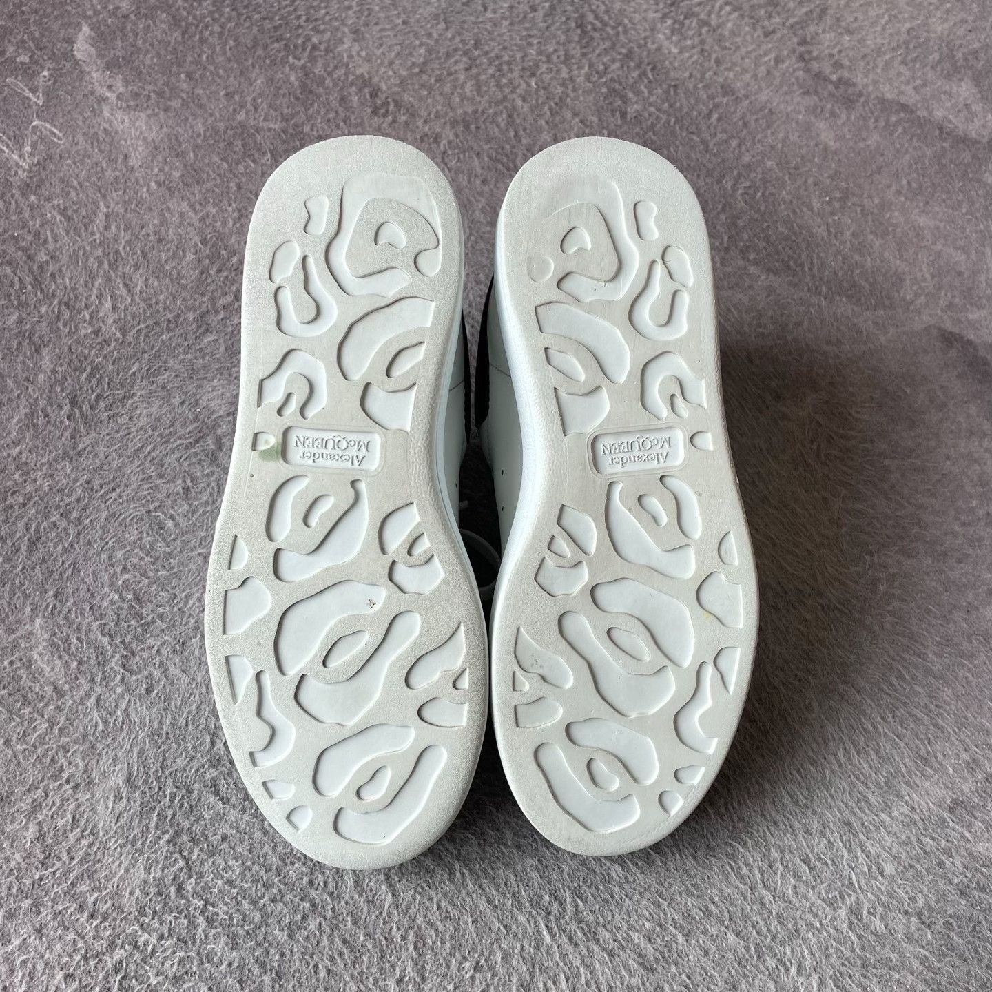 Alexander McQueen Alexander McQueen White Lowtop Sneakers 35 Women Size US 5 / IT 35 - 4 Thumbnail