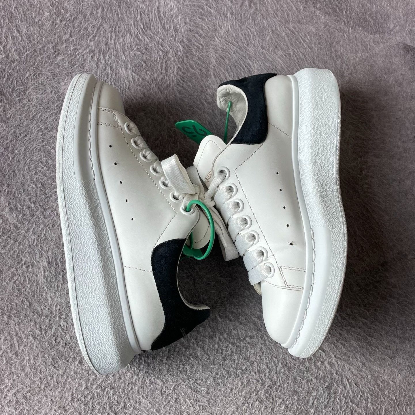 Alexander McQueen Alexander McQueen White Lowtop Sneakers 35 Women Size US 5 / IT 35 - 6 Thumbnail