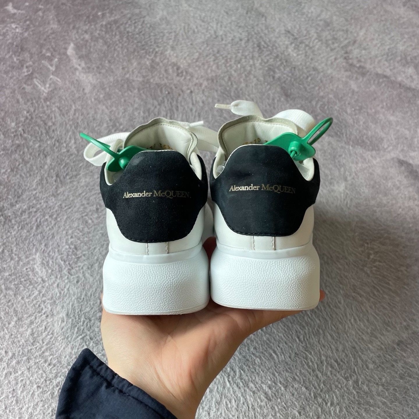Alexander McQueen Alexander McQueen White Lowtop Sneakers 35 Women Size US 5 / IT 35 - 3 Thumbnail