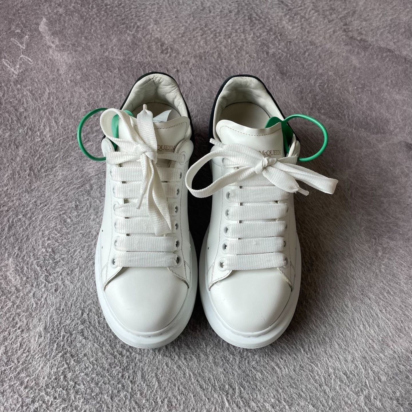 Alexander McQueen Alexander McQueen White Lowtop Sneakers 35 Women Size US 5 / IT 35 - 2 Thumbnail