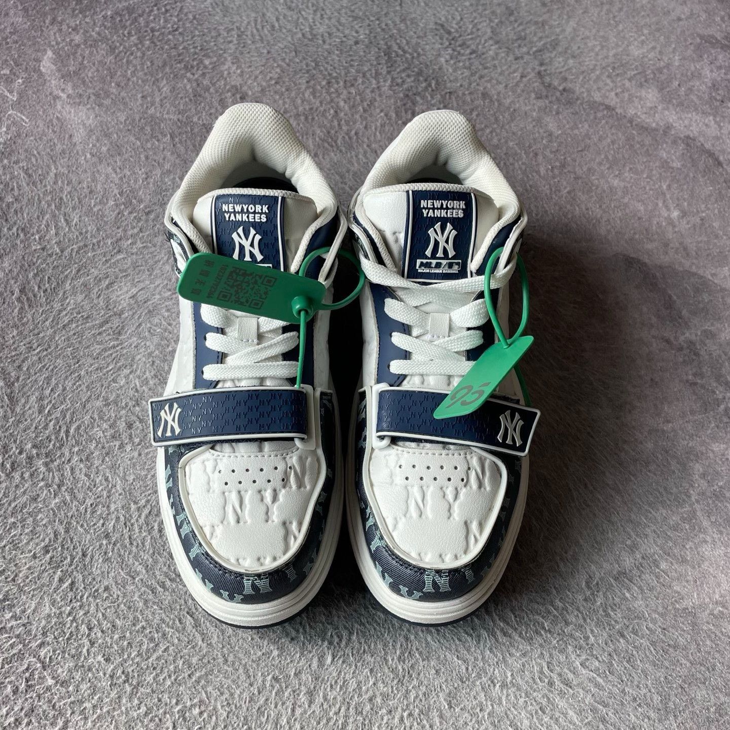 Louis Vuitton Louis Vuitton Blue Lowtop Sneakers 42 Men Size US 9 / EU 42 - 2 Thumbnail
