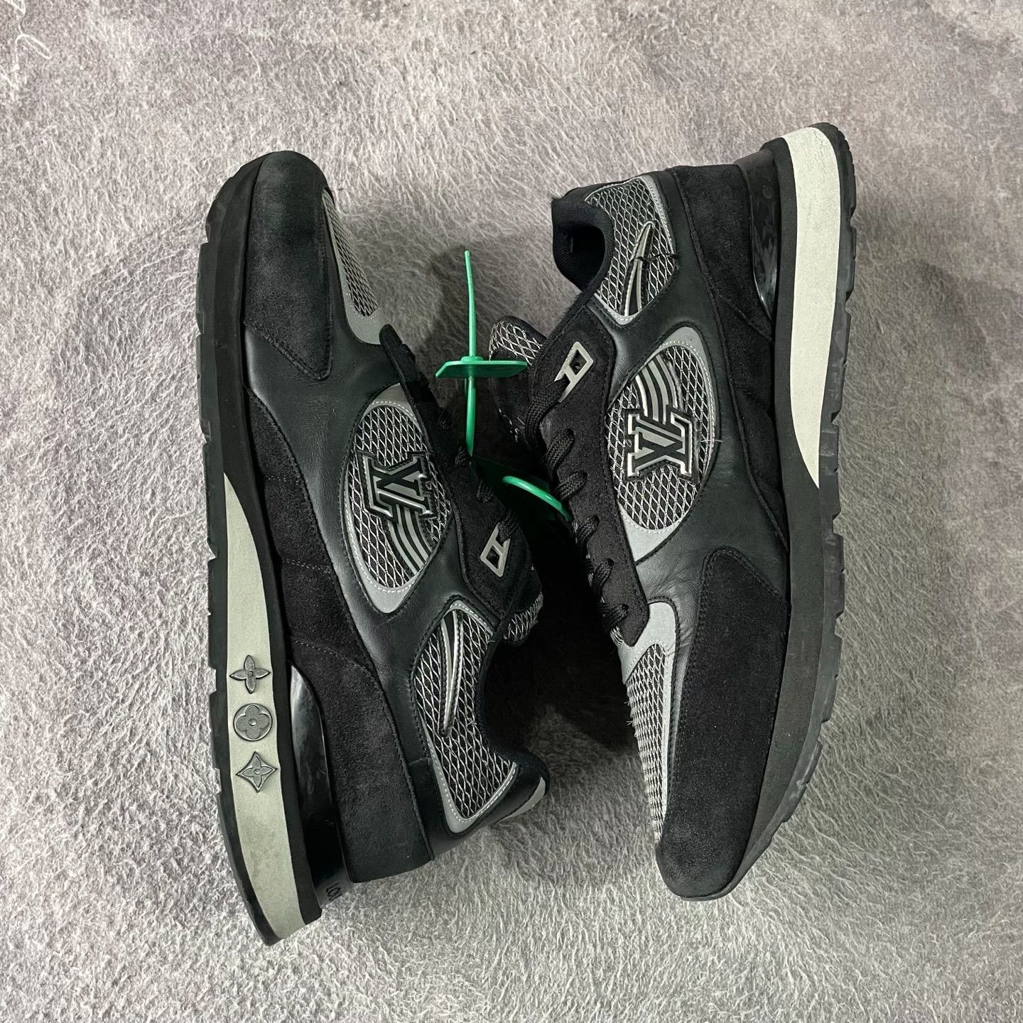 Louis Vuitton Louis Vuitton Gray Lowtop Sneakers 45 Men Size US 11.5 / EU 44-45 - 6 Thumbnail