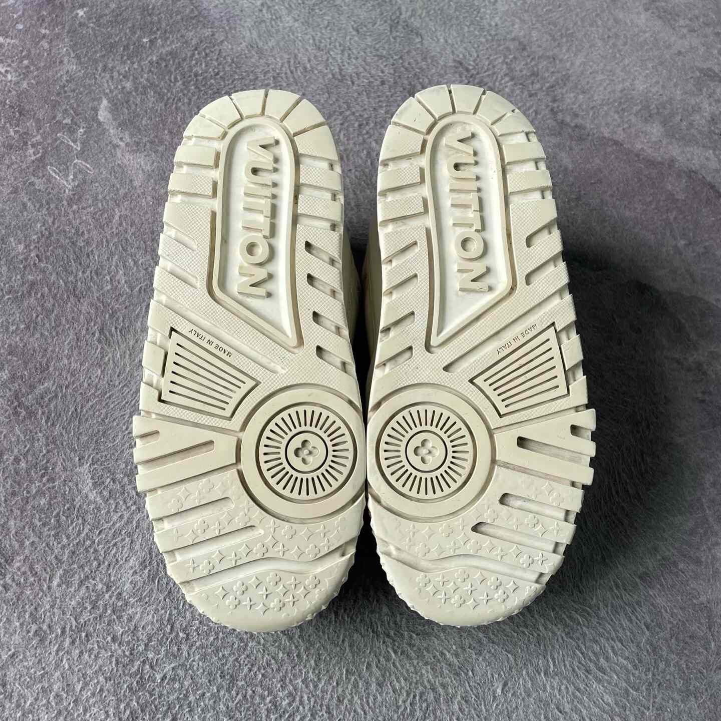 Louis Vuitton Louis Vuitton Training White Lowtop Sneakers 44 Men Size US 10.5 / EU 43-44 - 4 Thumbnail