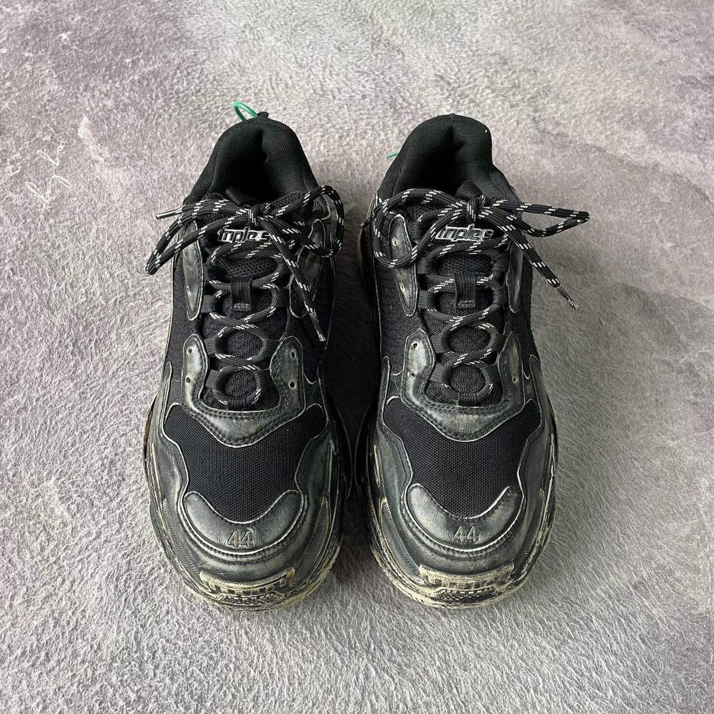 Balenciaga Balenciaga Gray Lowtop Sneakers S Men Size US 10 / EU 43 - 2 Thumbnail