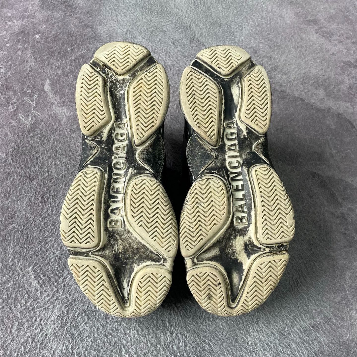 Balenciaga Balenciaga Gray Lowtop Sneakers S Men Size US 10 / EU 43 - 4 Thumbnail