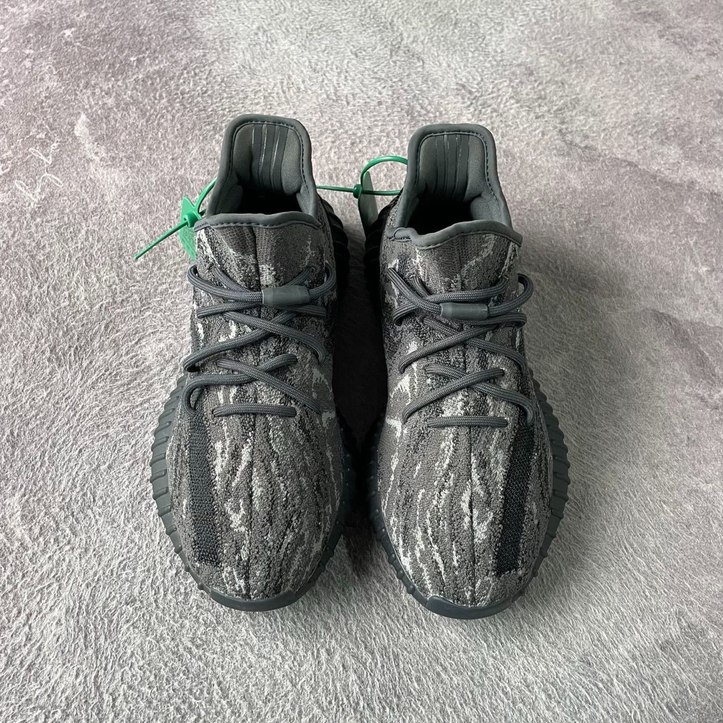 Yeezy Yeezy Black Lowtop Sneakers 43 Men Size US 10 / EU 43 - 2 Thumbnail