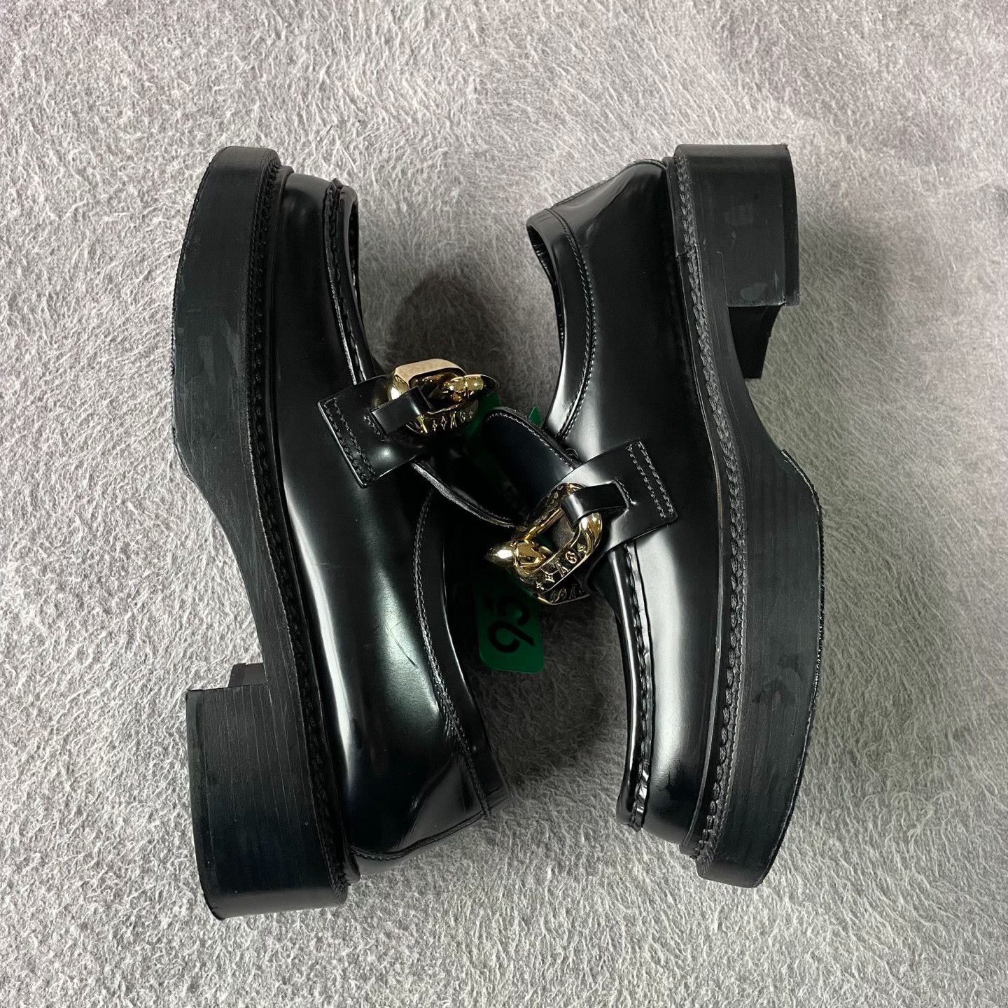 Louis Vuitton Louis Vuitton Black Lowtop Sneakers 38 Women Size US 7.5 / IT 37.5 - 6 Thumbnail