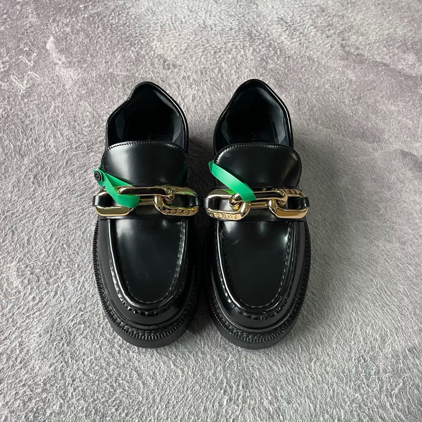 Louis Vuitton Louis Vuitton Black Lowtop Sneakers 38 Women Size US 7.5 / IT 37.5 - 2 Thumbnail