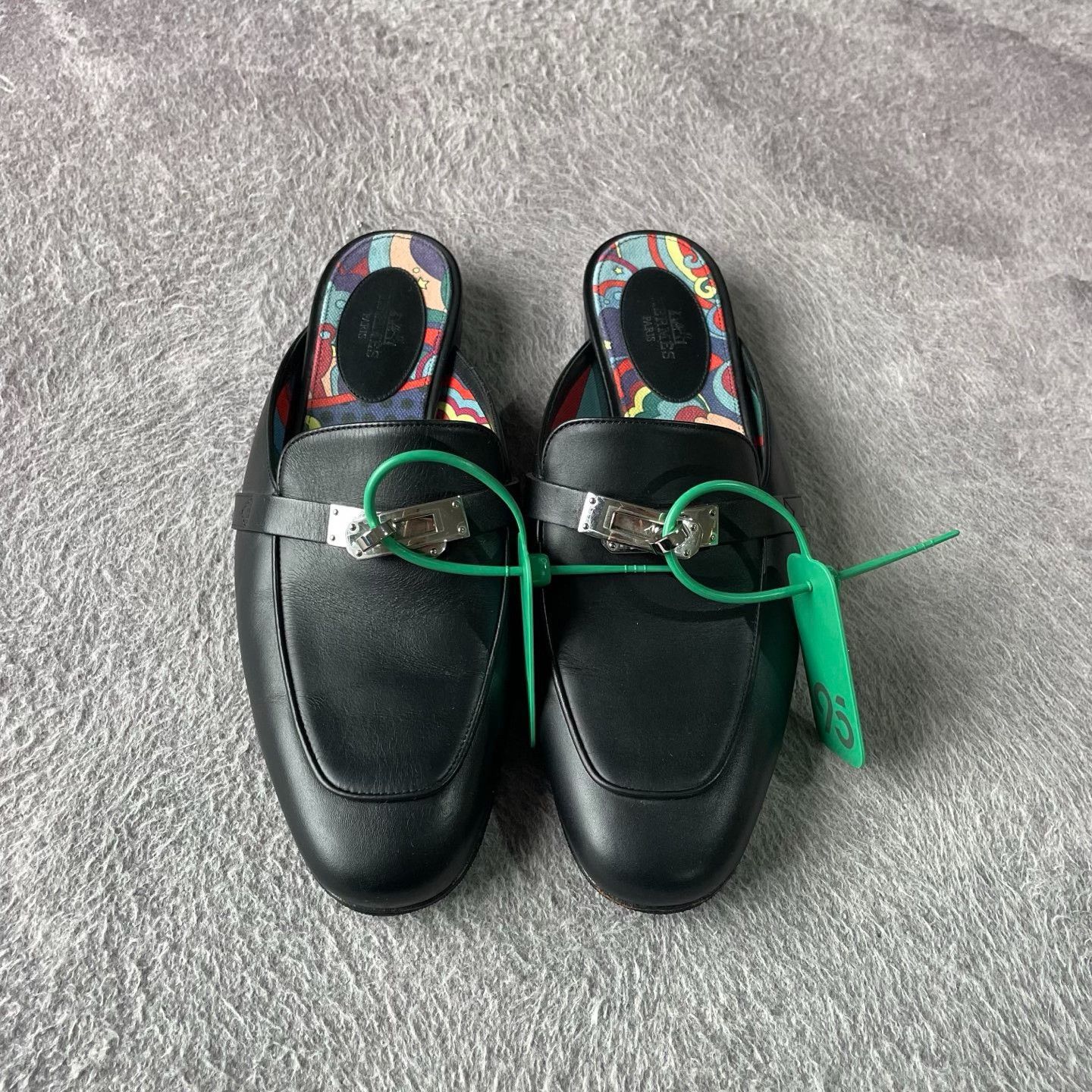 Hermes Hermes Black Sandals 38 Women Size US 7.5 / IT 37.5 - 2 Thumbnail