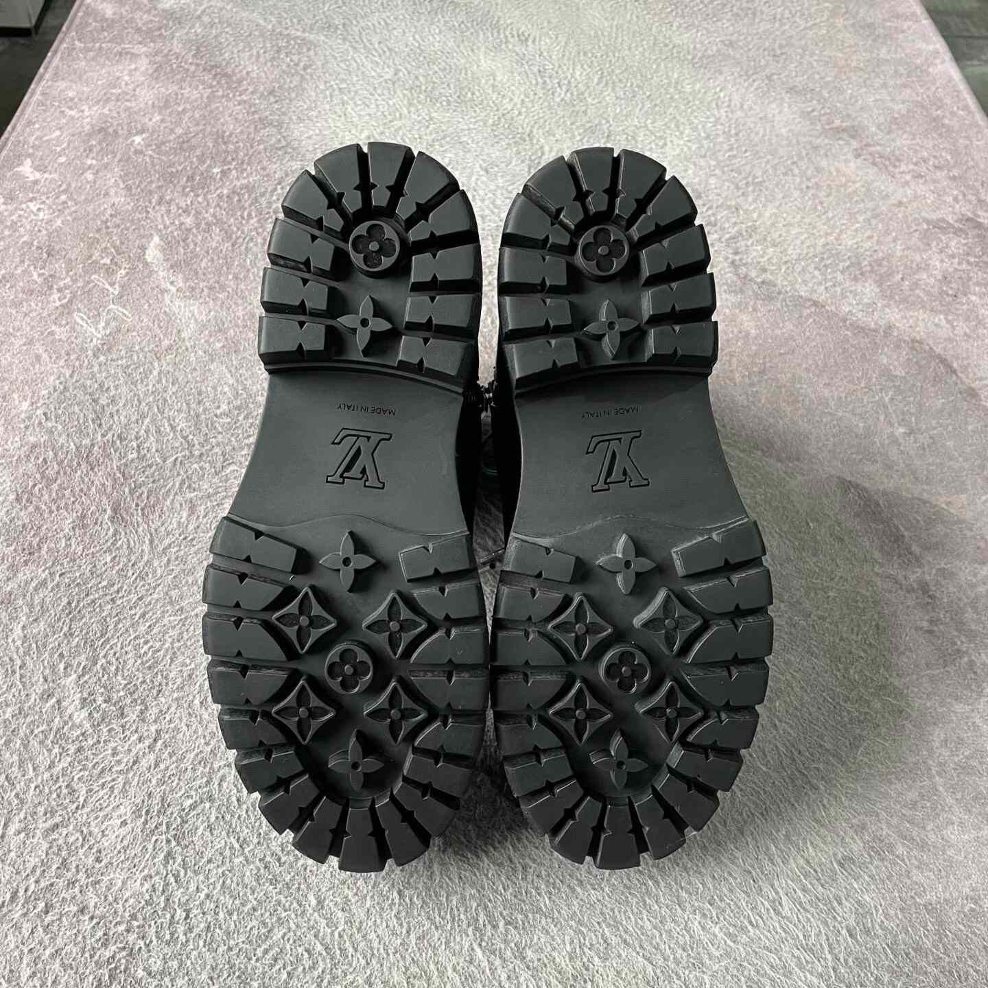 Louis Vuitton Louis Vuitton Collab Black Hitop Sneakers 40 Men Size US 7.5 / EU 40-41 - 4 Thumbnail